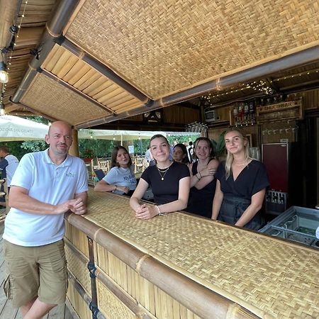 Tonneau Herbergement Insolite Au Camping Des Nieres Ebreuil Luaran gambar