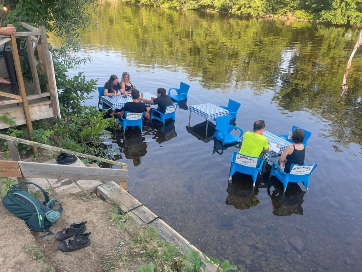 Tonneau Herbergement Insolite Au Camping Des Nieres Ebreuil Luaran gambar